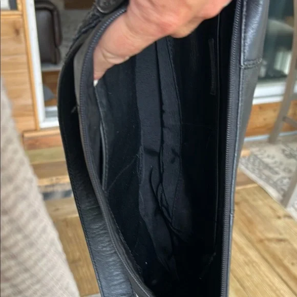 AK Anne Klein Black Leather Shoulder Bag – Preloved - Picture 8 of 9